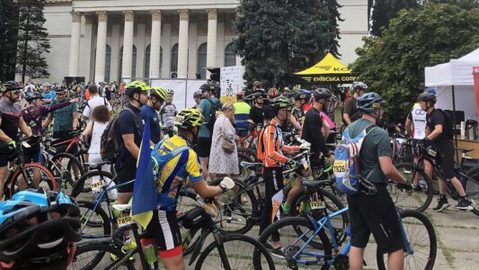 Хелсі батончики EatMe стали спонсором наймастабніших велоперегонів країни – «Київська Сотка» 2023
